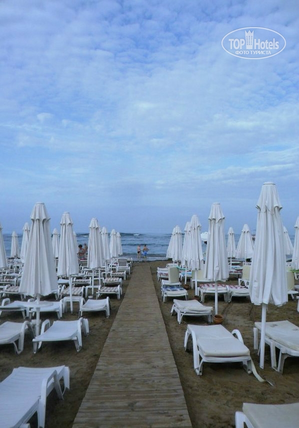 Larissa beach club side 4