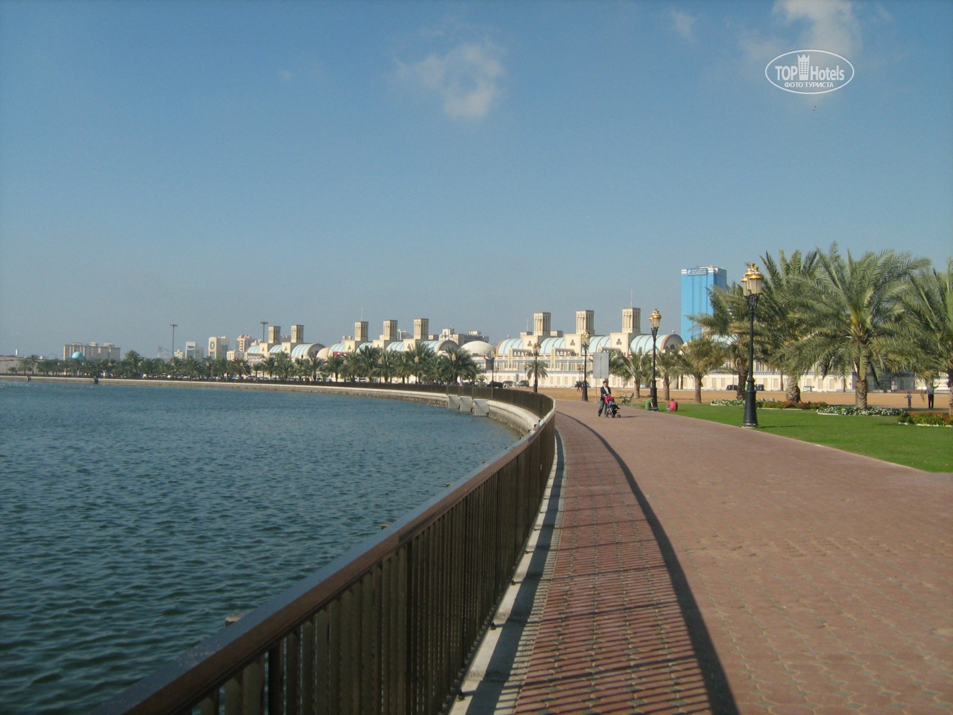 Шарджа вода в море. Кристалл Плаза Шарджа. Отель Кристалл Шарджа. Crystal Plaza Hotel Sharjah 2* (Шарджа). Шарджи Кристалл Плаза 3*.